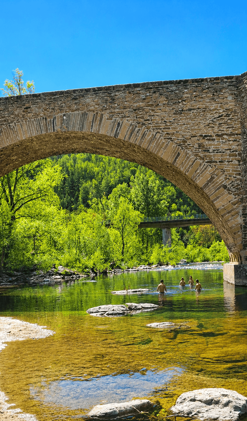 camping avec piscine et rivière dans les Gorges du Tarn