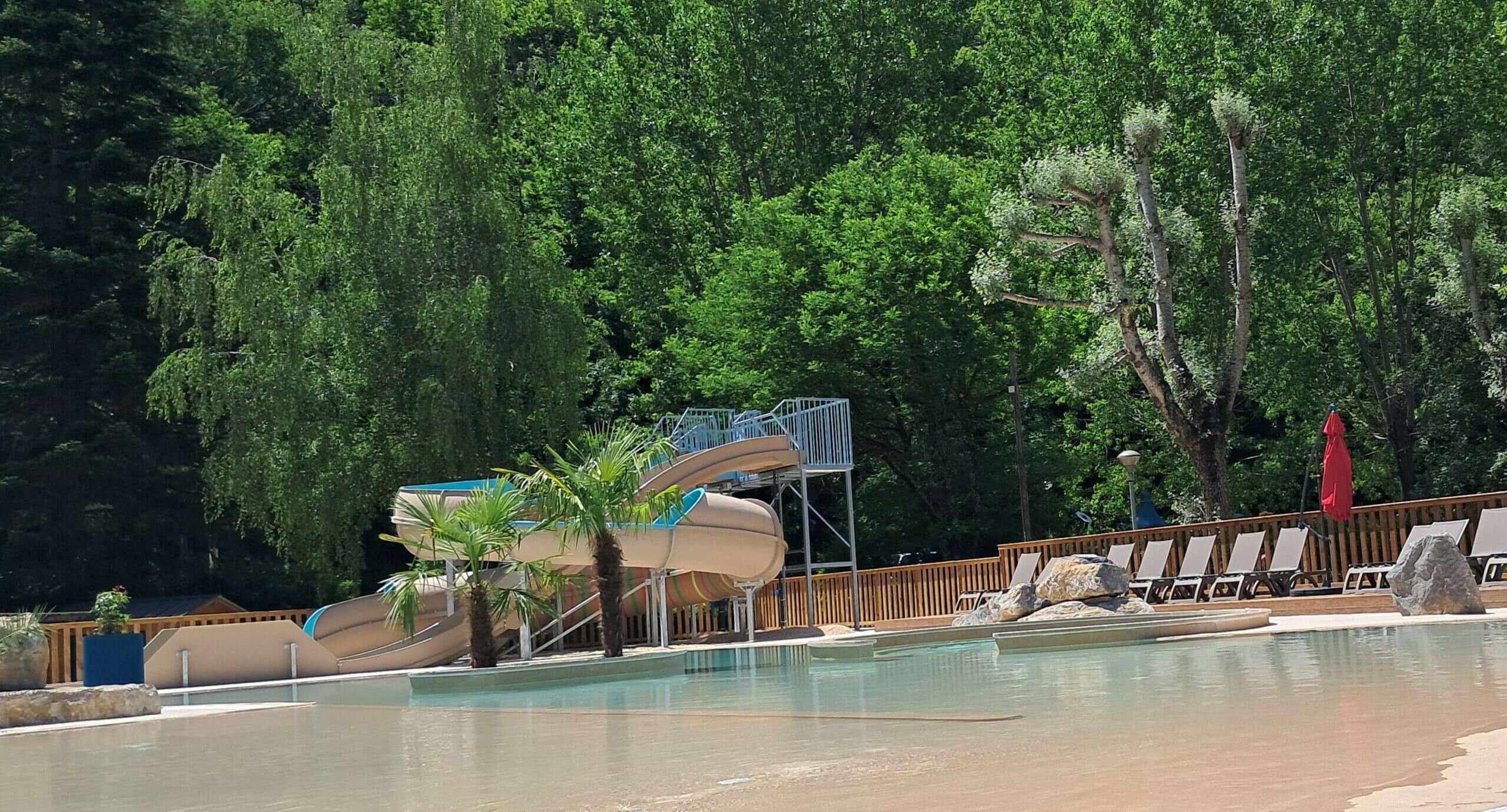 aire de jeu aqualudique dans un camping en Lozère